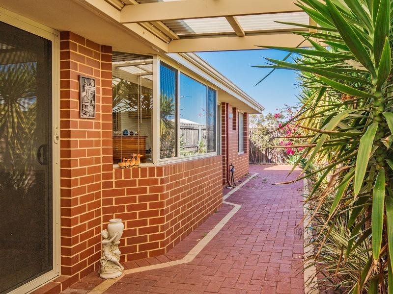 25 Grasshill Grange, Halls Head WA 6210