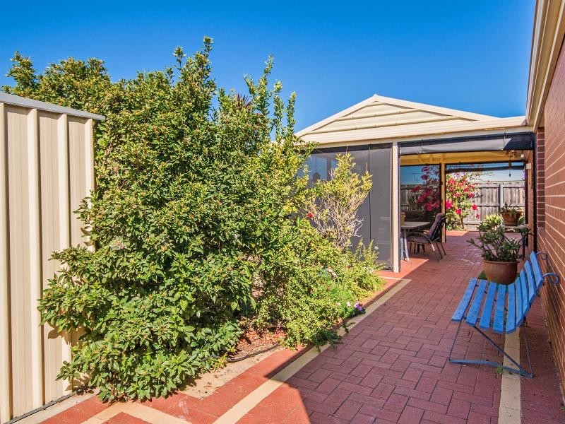 25 Grasshill Grange, Halls Head WA 6210