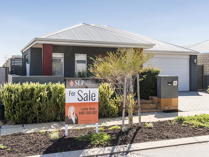 8 Hazewinkel Gardens, Champion Lakes WA 6111