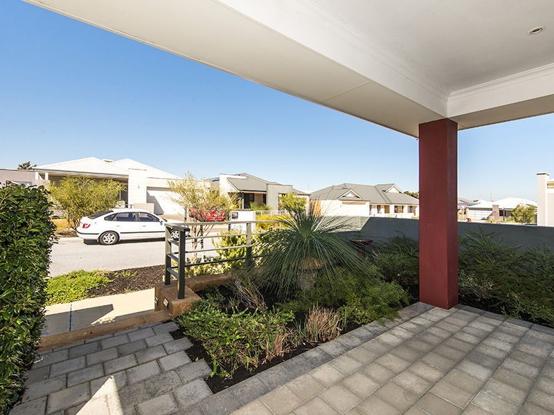 8 Hazewinkel Gardens, Champion Lakes WA 6111