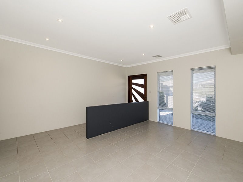 8 Hazewinkel Gardens, Champion Lakes WA 6111