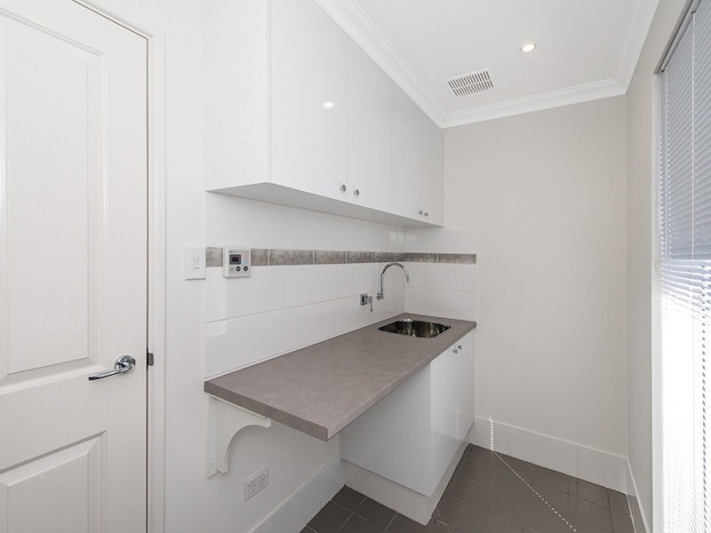 8 Hazewinkel Gardens, Champion Lakes WA 6111