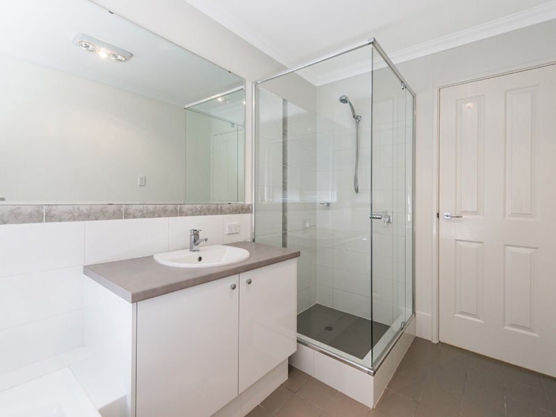 8 Hazewinkel Gardens, Champion Lakes WA 6111