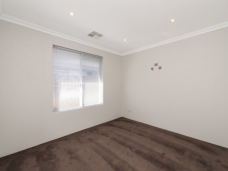 8 Hazewinkel Gardens, Champion Lakes WA 6111