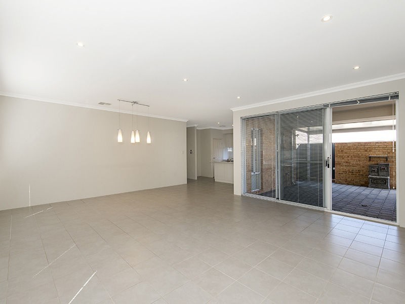 8 Hazewinkel Gardens, Champion Lakes WA 6111