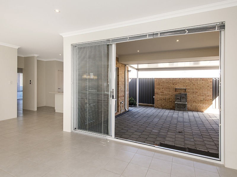 8 Hazewinkel Gardens, Champion Lakes WA 6111