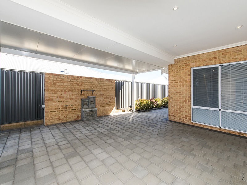 8 Hazewinkel Gardens, Champion Lakes WA 6111