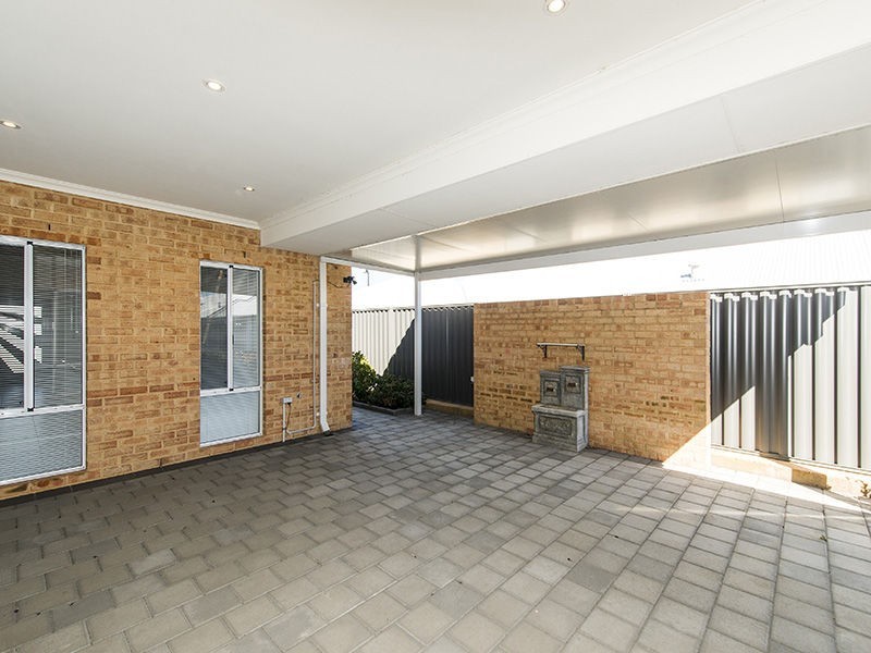 8 Hazewinkel Gardens, Champion Lakes WA 6111