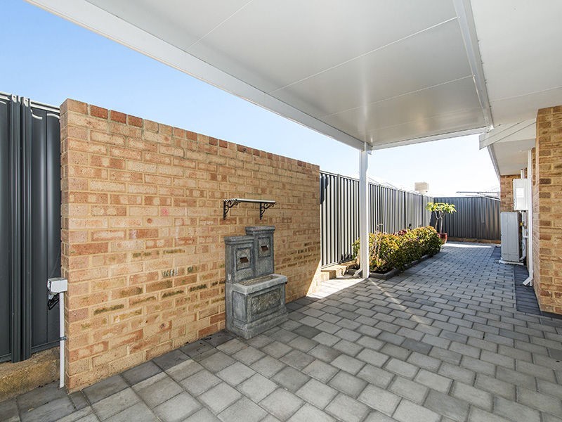 8 Hazewinkel Gardens, Champion Lakes WA 6111