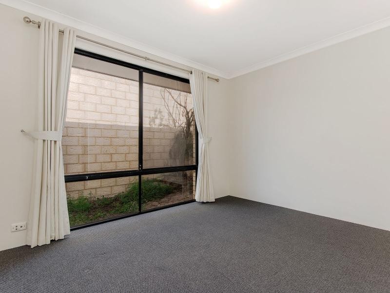 8 Rees Crescent, Rockingham WA 6168