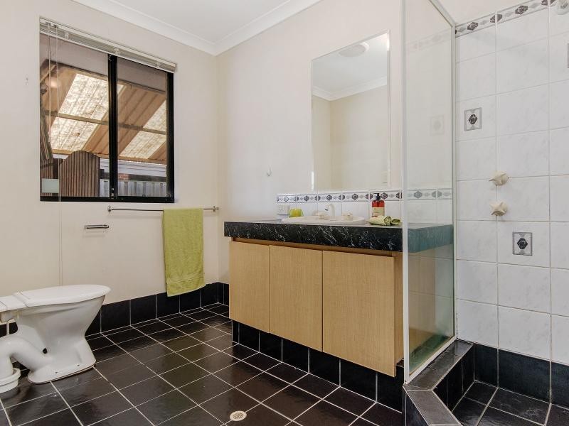 8 Rees Crescent, Rockingham WA 6168