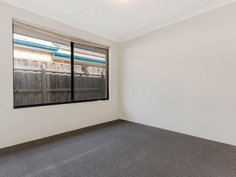 8 Rees Crescent, Rockingham WA 6168