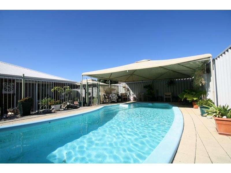 37 Brookside Gardens, Caversham WA 6055