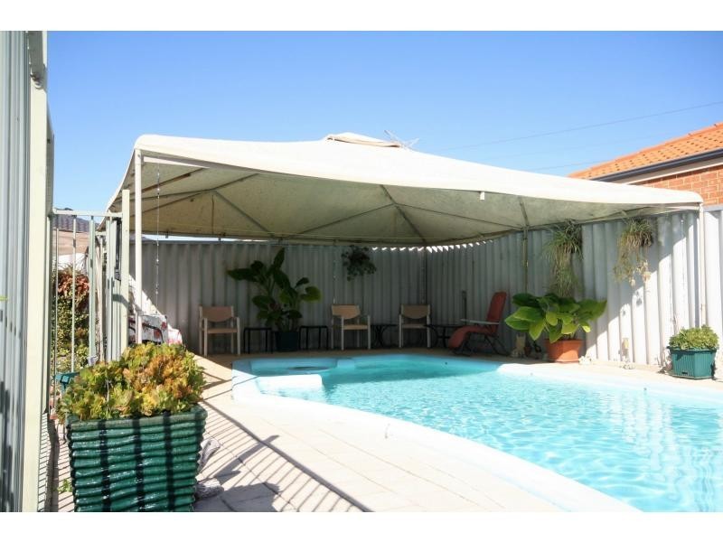 37 Brookside Gardens, Caversham WA 6055