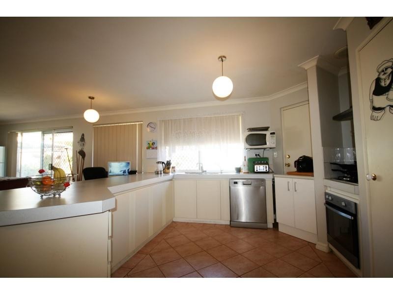 37 Brookside Gardens, Caversham WA 6055