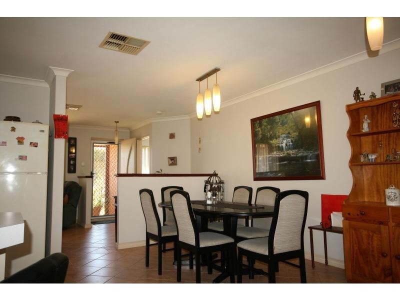 37 Brookside Gardens, Caversham WA 6055