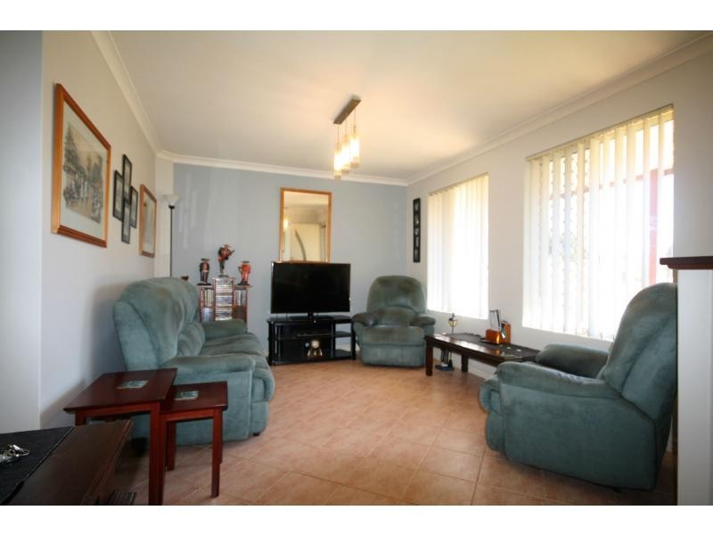 37 Brookside Gardens, Caversham WA 6055