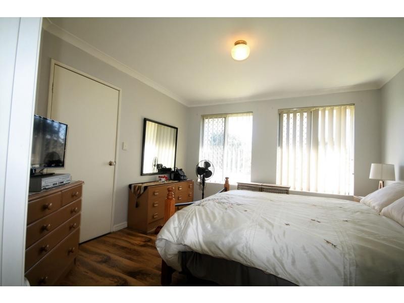 37 Brookside Gardens, Caversham WA 6055