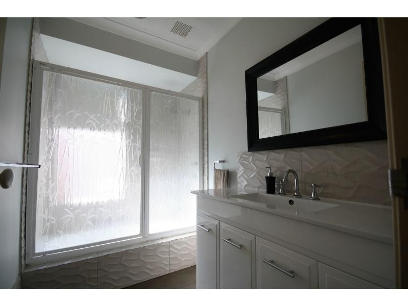 37 Brookside Gardens, Caversham WA 6055