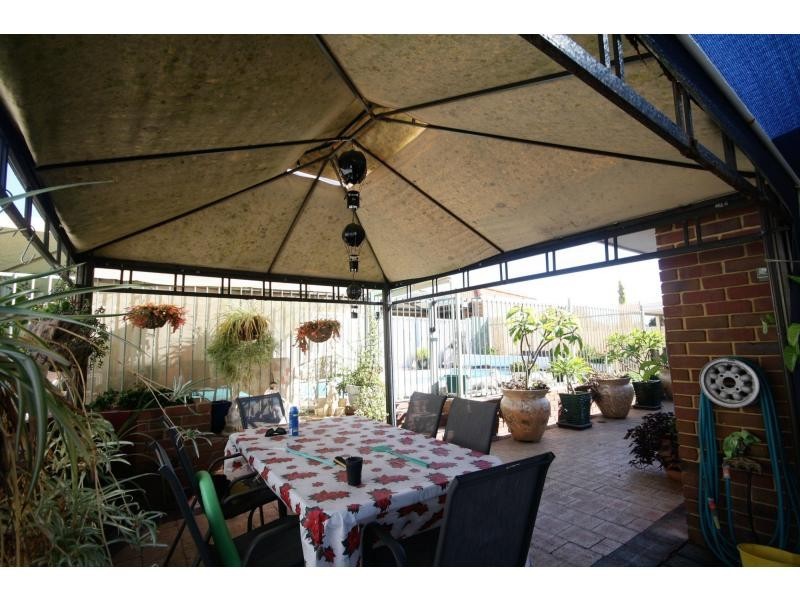 37 Brookside Gardens, Caversham WA 6055