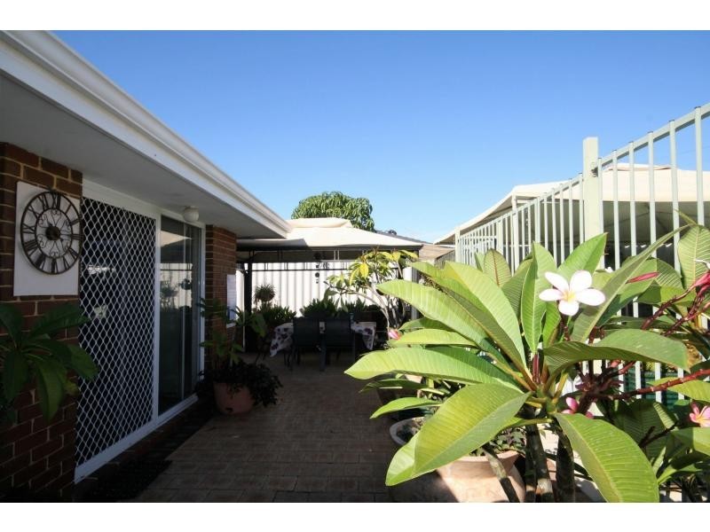 37 Brookside Gardens, Caversham WA 6055