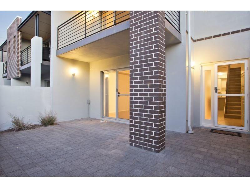 8/71 Baler Court, Hammond Park WA 6164