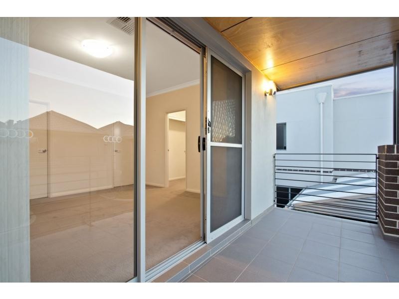 8/71 Baler Court, Hammond Park WA 6164