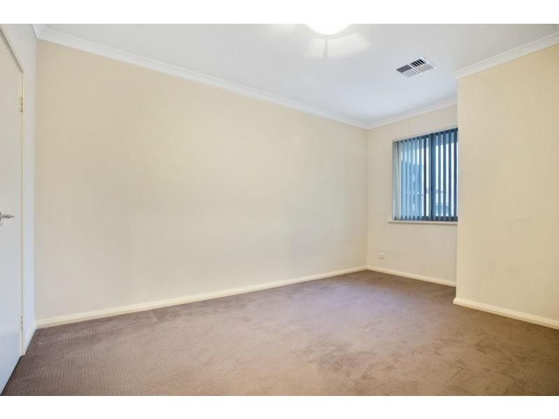 8/71 Baler Court, Hammond Park WA 6164