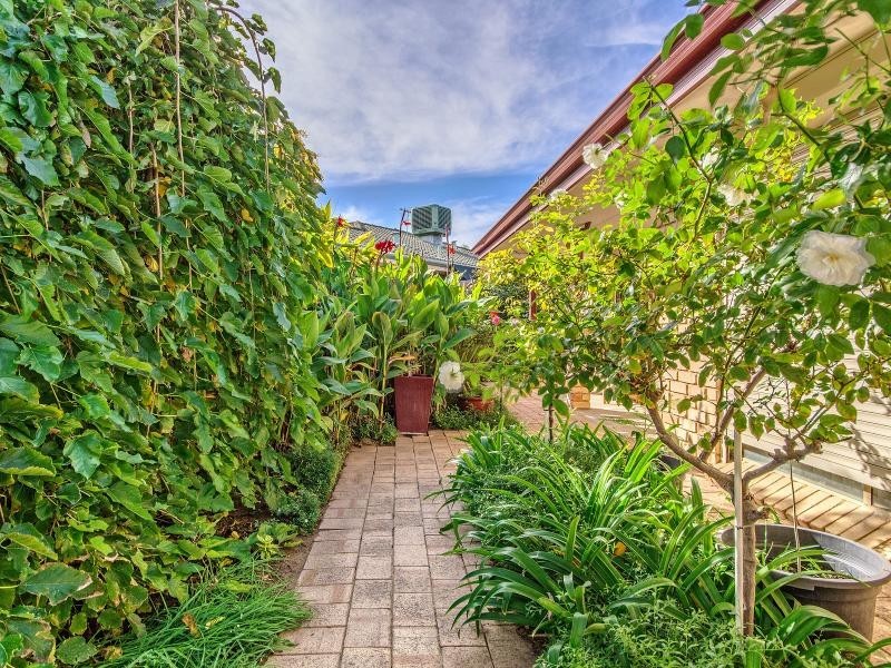 12 Baker Court, Waikiki WA 6169