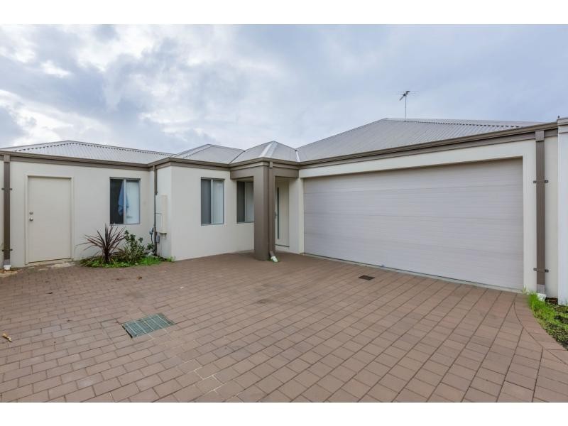 15d Friar Road, Armadale WA 6112