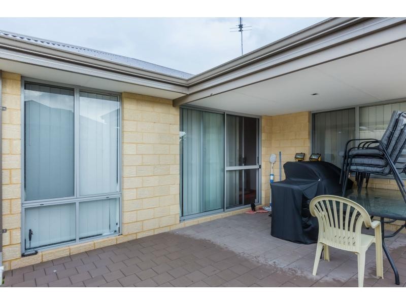 15d Friar Road, Armadale WA 6112