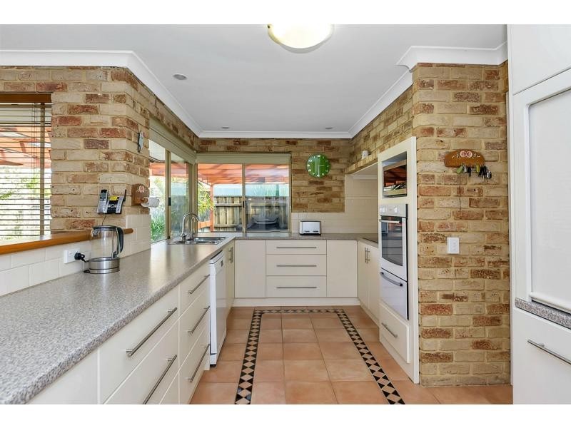 8 Southern Terrace, Connolly WA 6027