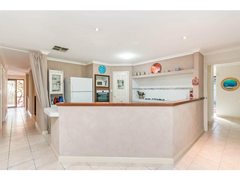 2 Greenpark Rise, Bibra Lake WA 6163