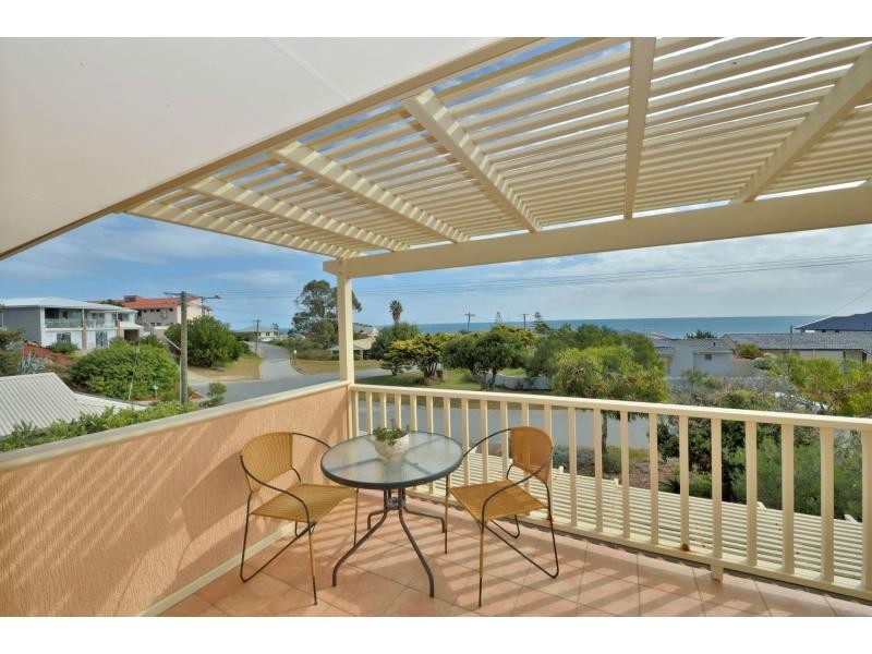 5 Sussex Place, Halls Head WA 6210