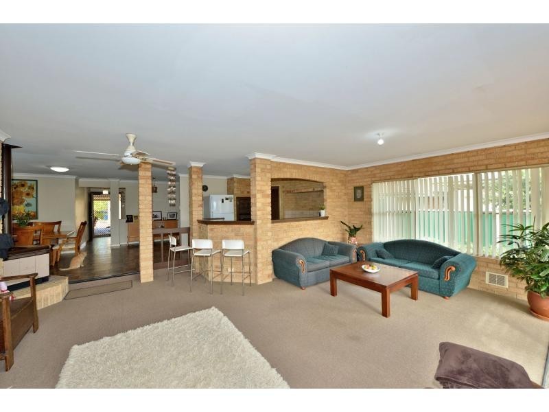 5 Sussex Place, Halls Head WA 6210