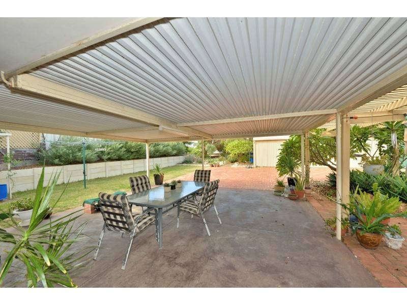 5 Sussex Place, Halls Head WA 6210