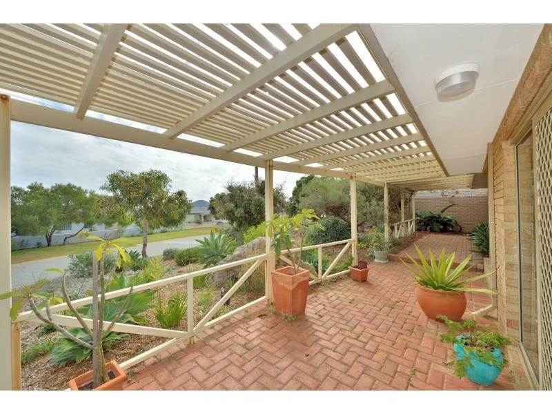 5 Sussex Place, Halls Head WA 6210