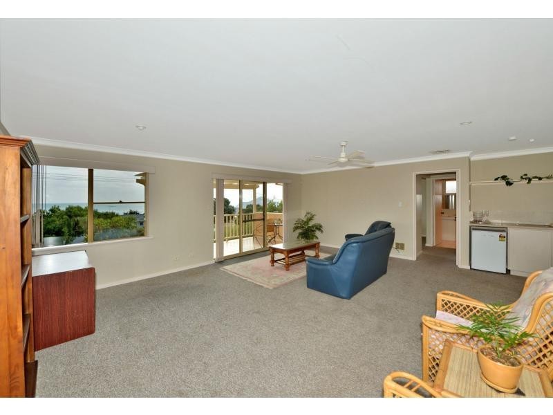 5 Sussex Place, Halls Head WA 6210