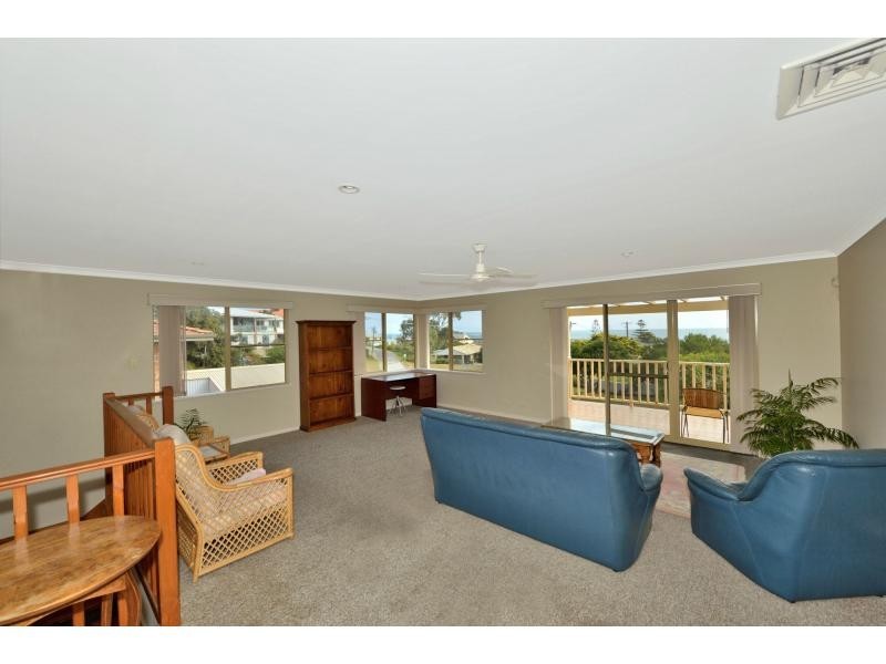 5 Sussex Place, Halls Head WA 6210