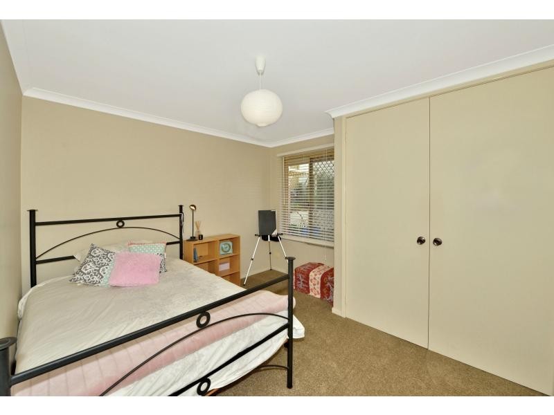 5 Sussex Place, Halls Head WA 6210