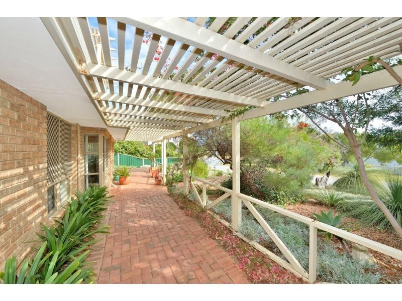 5 Sussex Place, Halls Head WA 6210