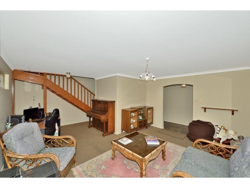 5 Sussex Place, Halls Head WA 6210