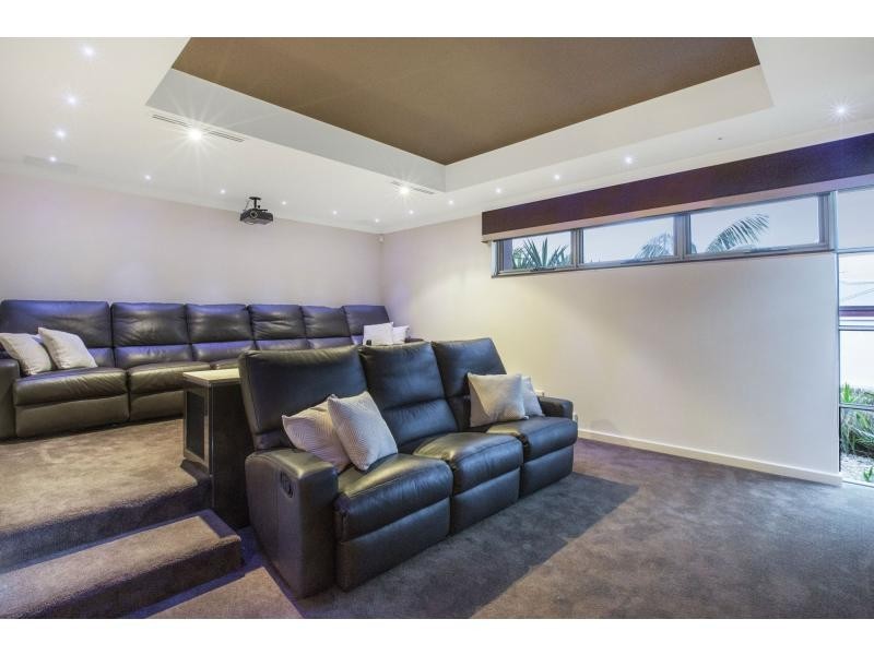 24 Splendens Turn, Halls Head WA 6210