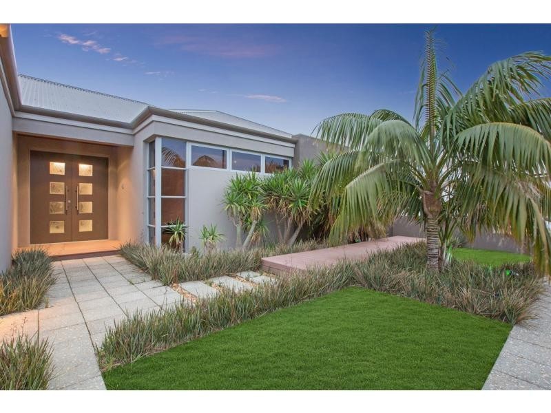 24 Splendens Turn, Halls Head WA 6210