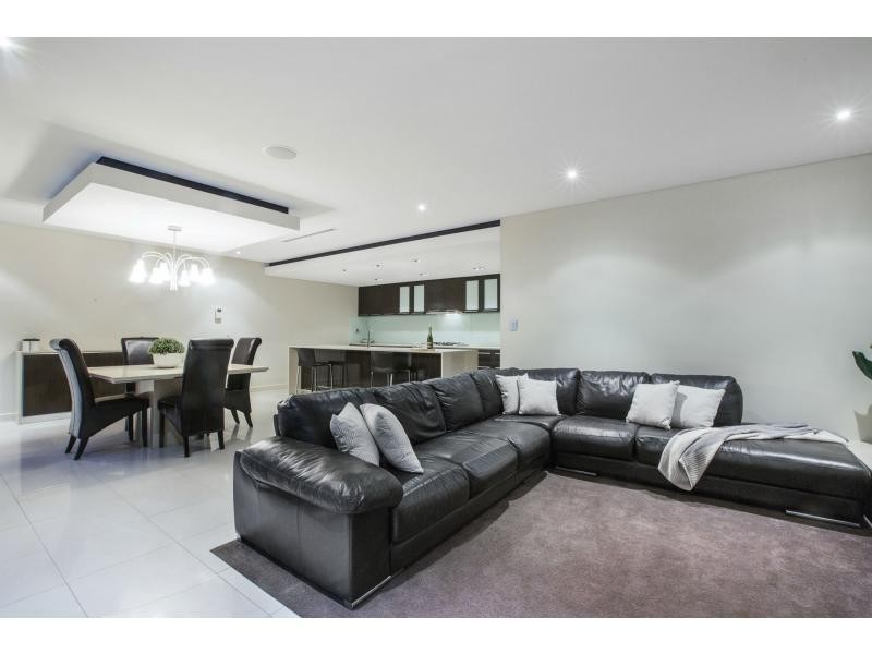 24 Splendens Turn, Halls Head WA 6210