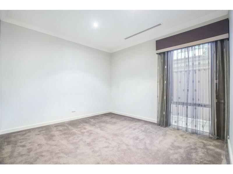 24 Splendens Turn, Halls Head WA 6210