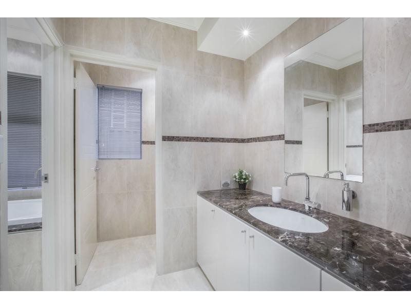 24 Splendens Turn, Halls Head WA 6210