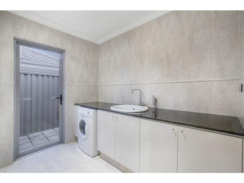 24 Splendens Turn, Halls Head WA 6210