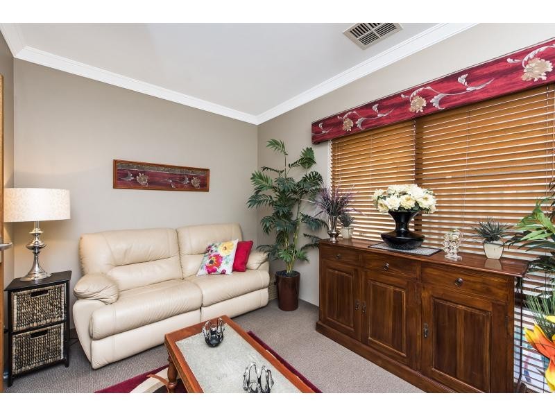 10 Tangier Parkway, Port Kennedy WA 6172