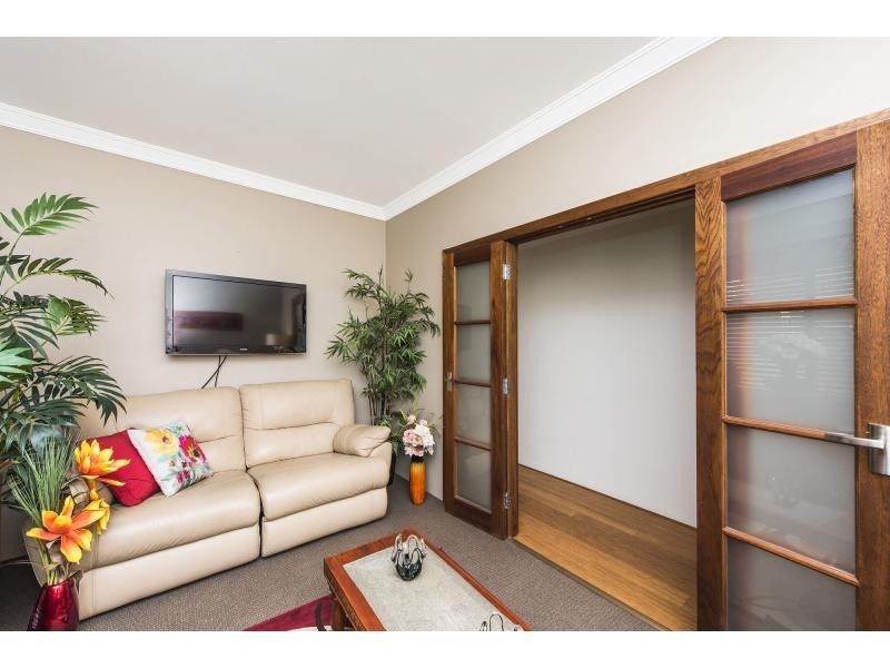 10 Tangier Parkway, Port Kennedy WA 6172